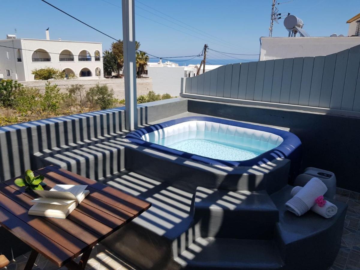 Aerenia Luxury Suites Karterados  Exteriör bild