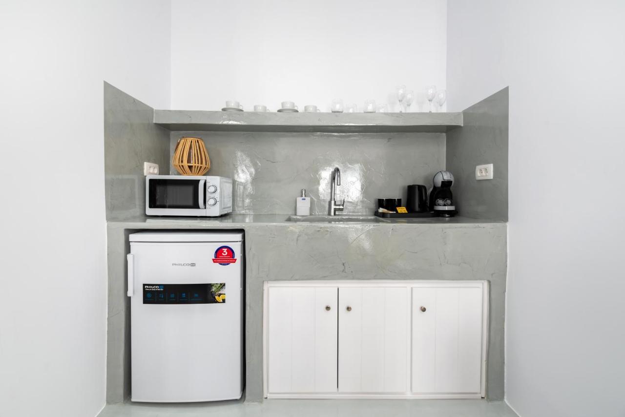 Aerenia Luxury Suites Karterados  Exteriör bild
