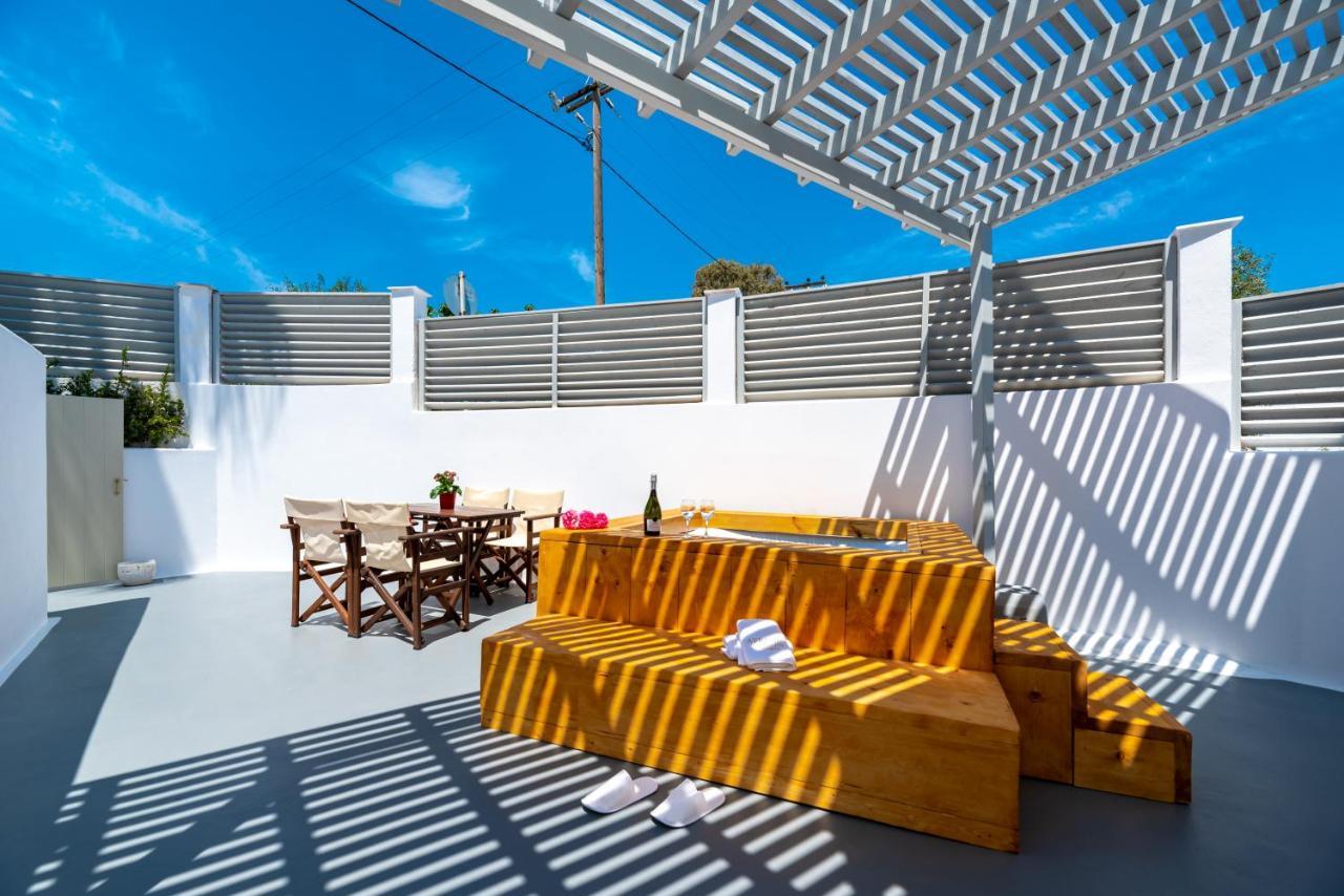 Aerenia Luxury Suites Karterados  Exteriör bild