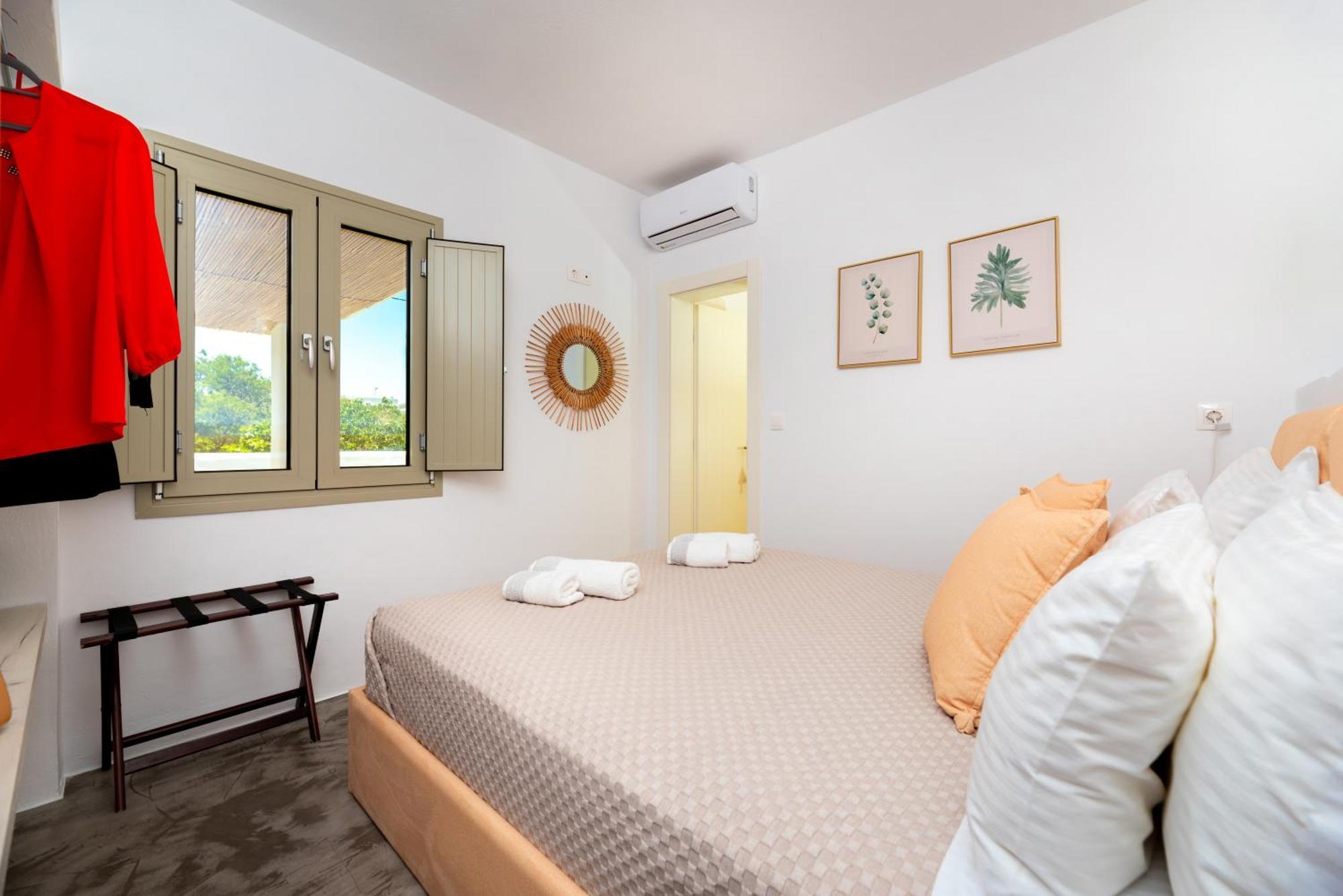 Aerenia Luxury Suites Karterados  Rum bild