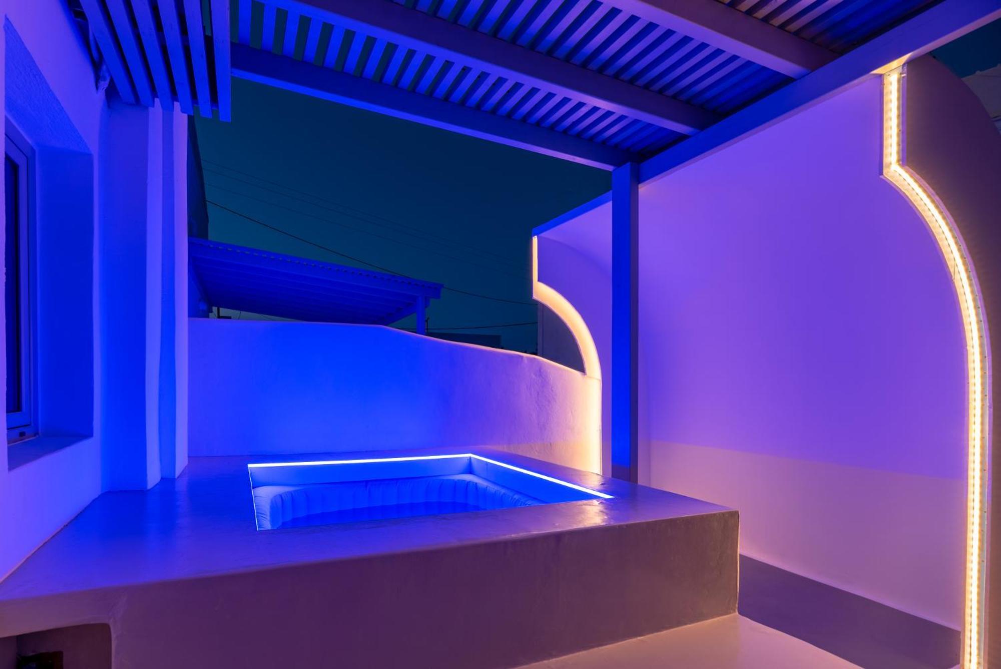 Aerenia Luxury Suites Karterados  Exteriör bild