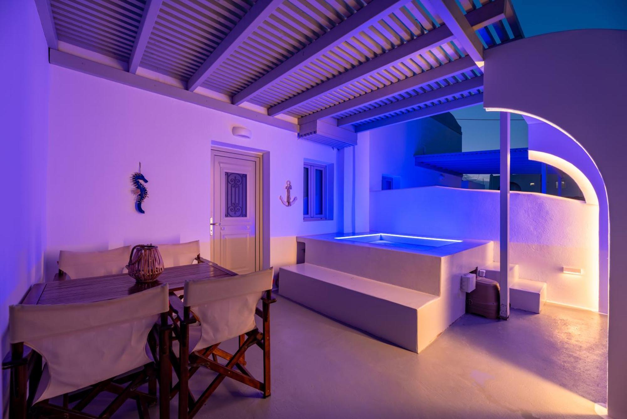 Aerenia Luxury Suites Karterados  Exteriör bild