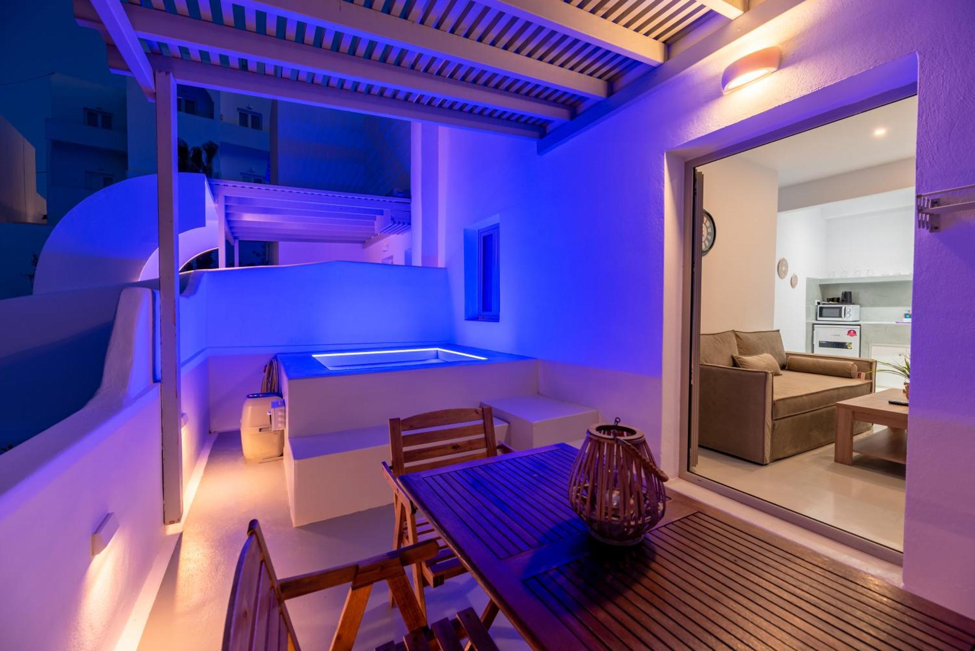 Aerenia Luxury Suites Karterados  Exteriör bild