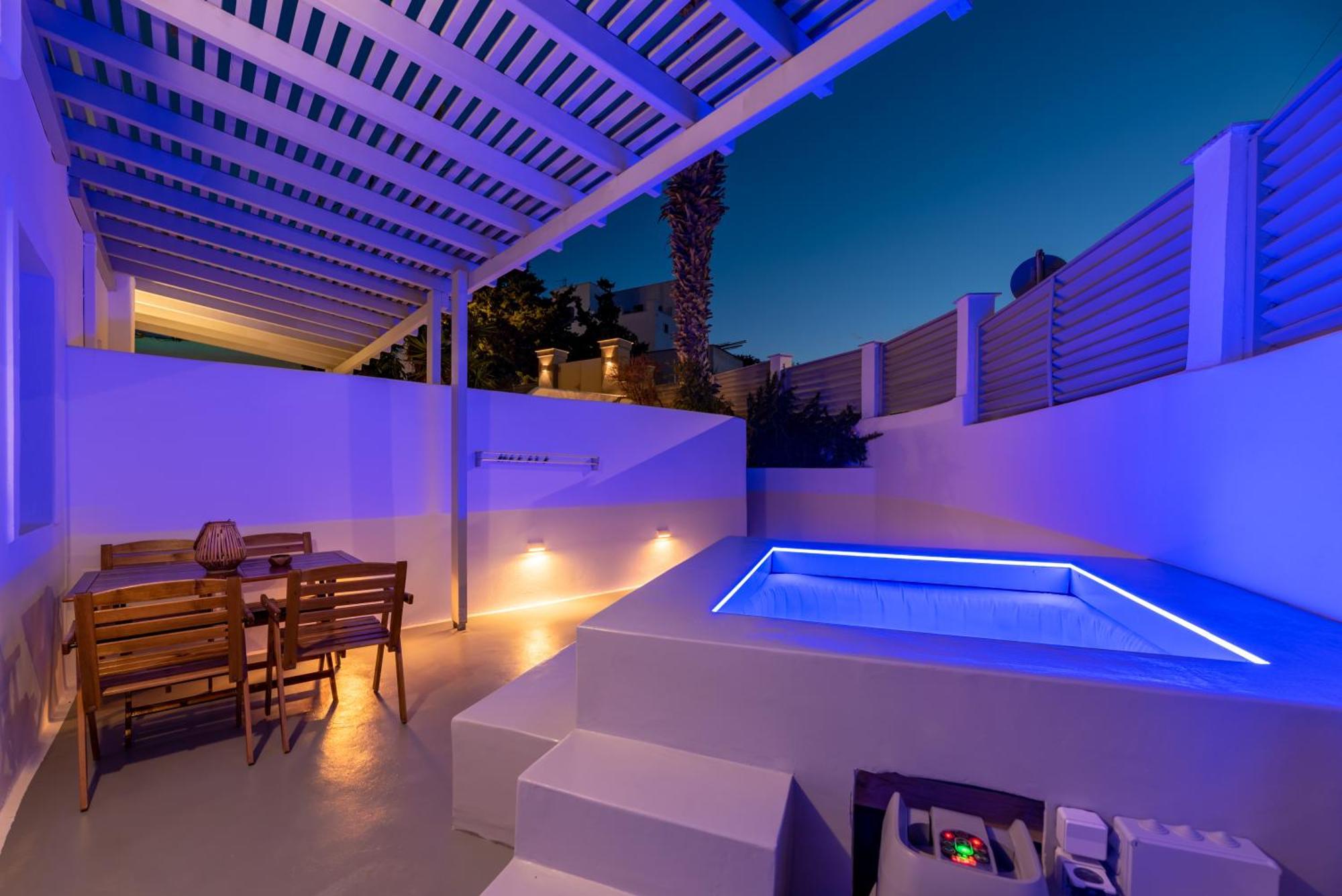 Aerenia Luxury Suites Karterados  Exteriör bild