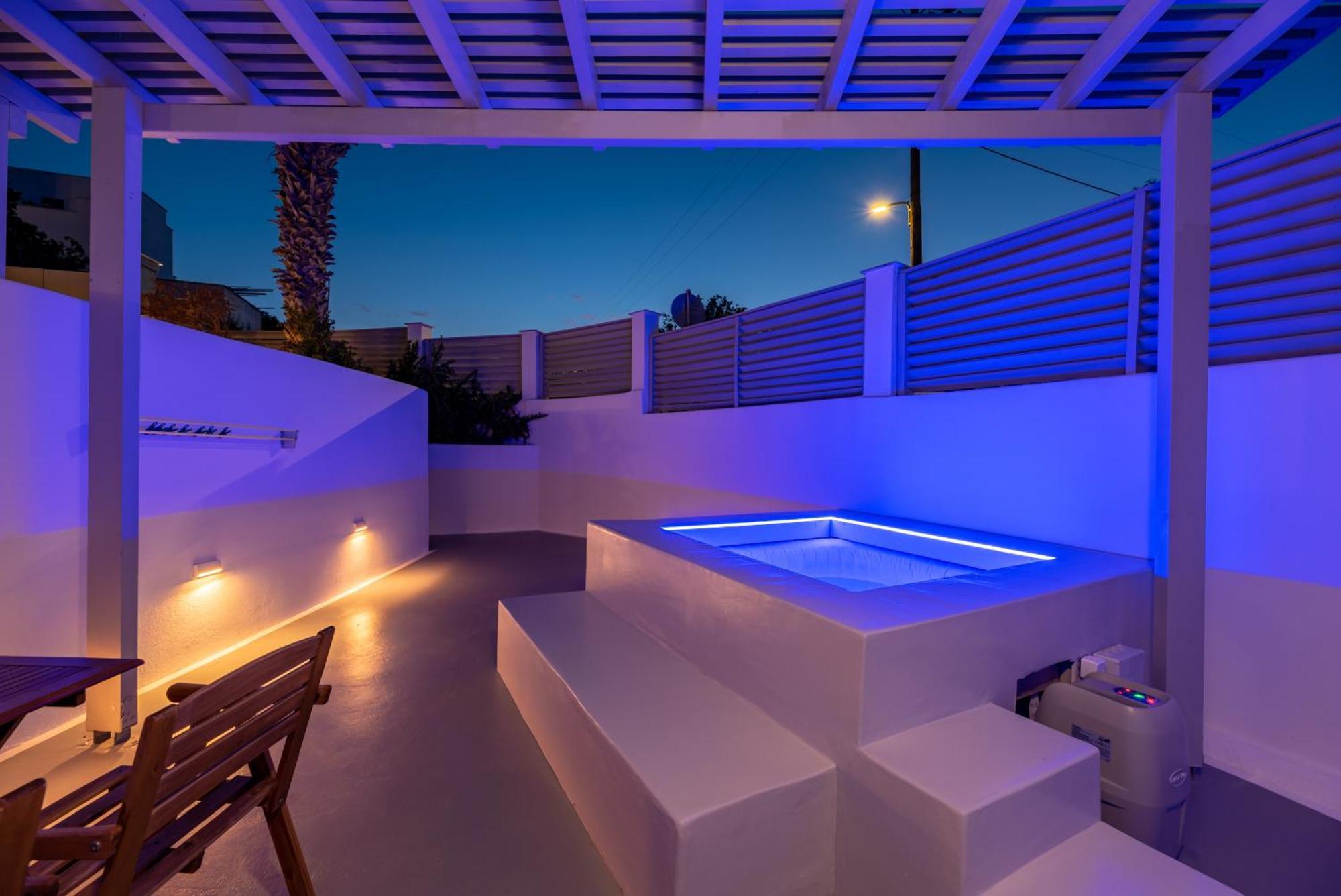 Aerenia Luxury Suites Karterados  Exteriör bild