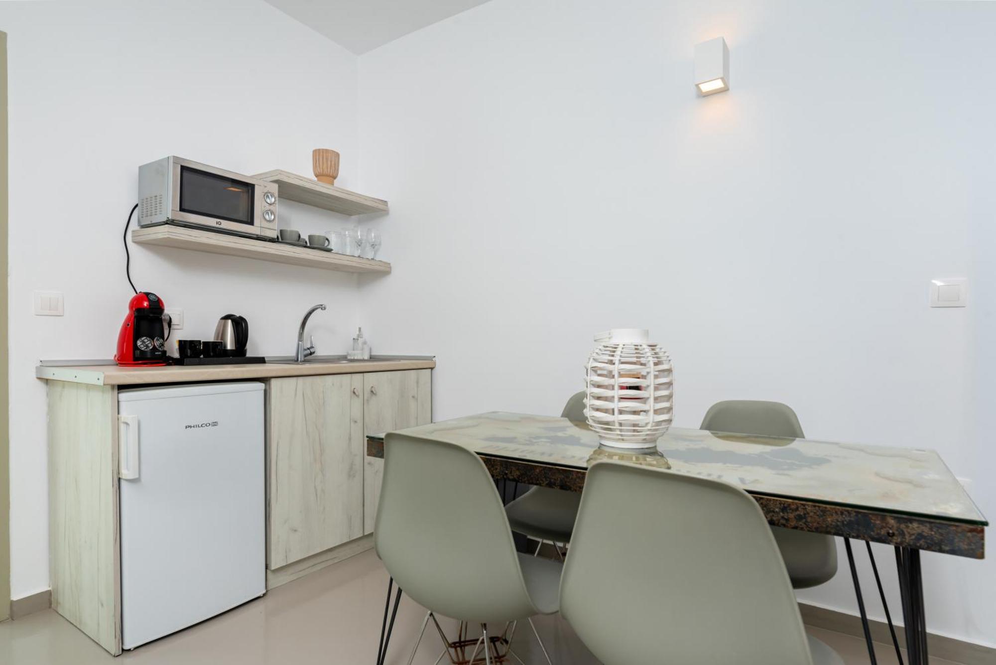 Aerenia Luxury Suites Karterados  Exteriör bild