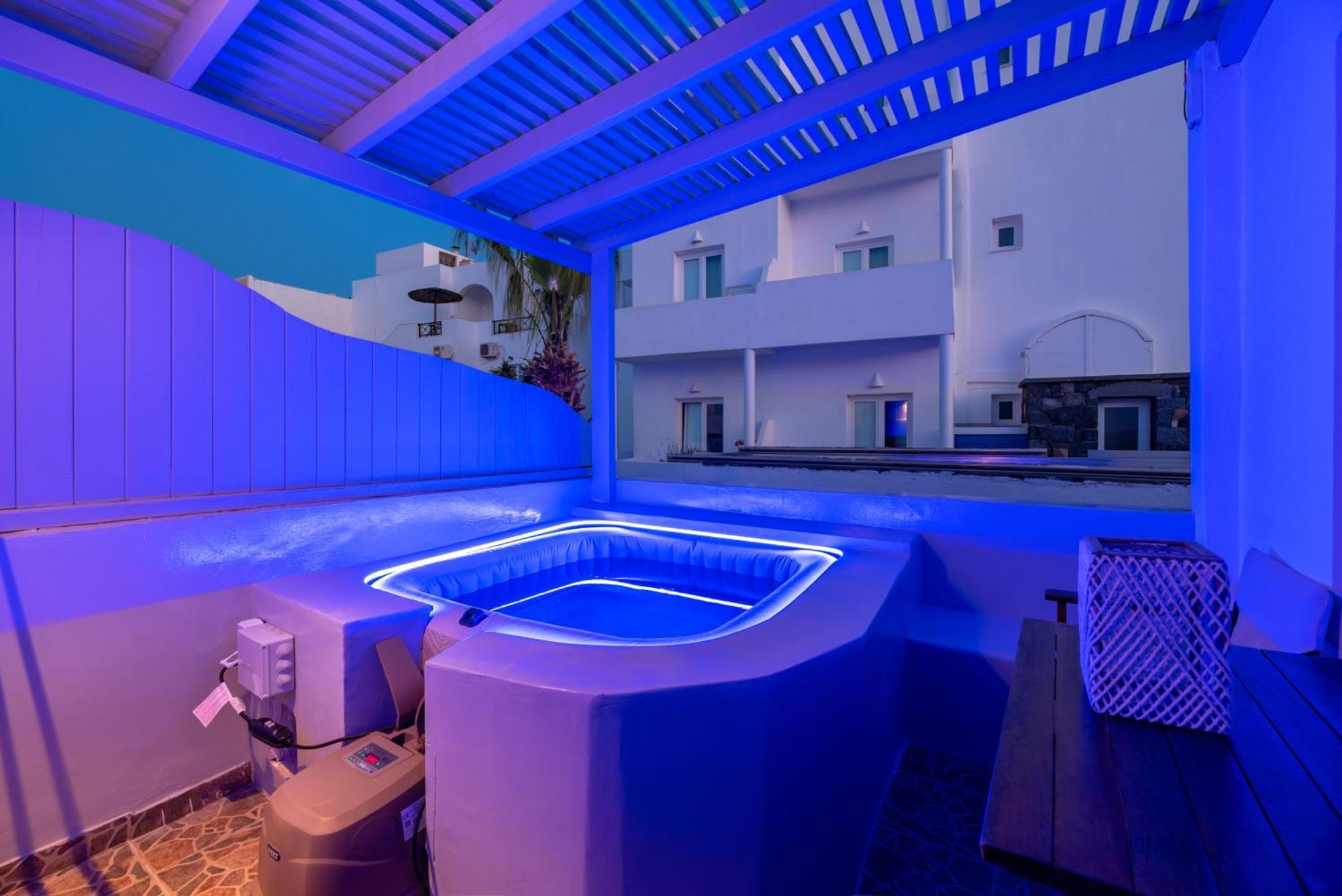 Aerenia Luxury Suites Karterados  Exteriör bild
