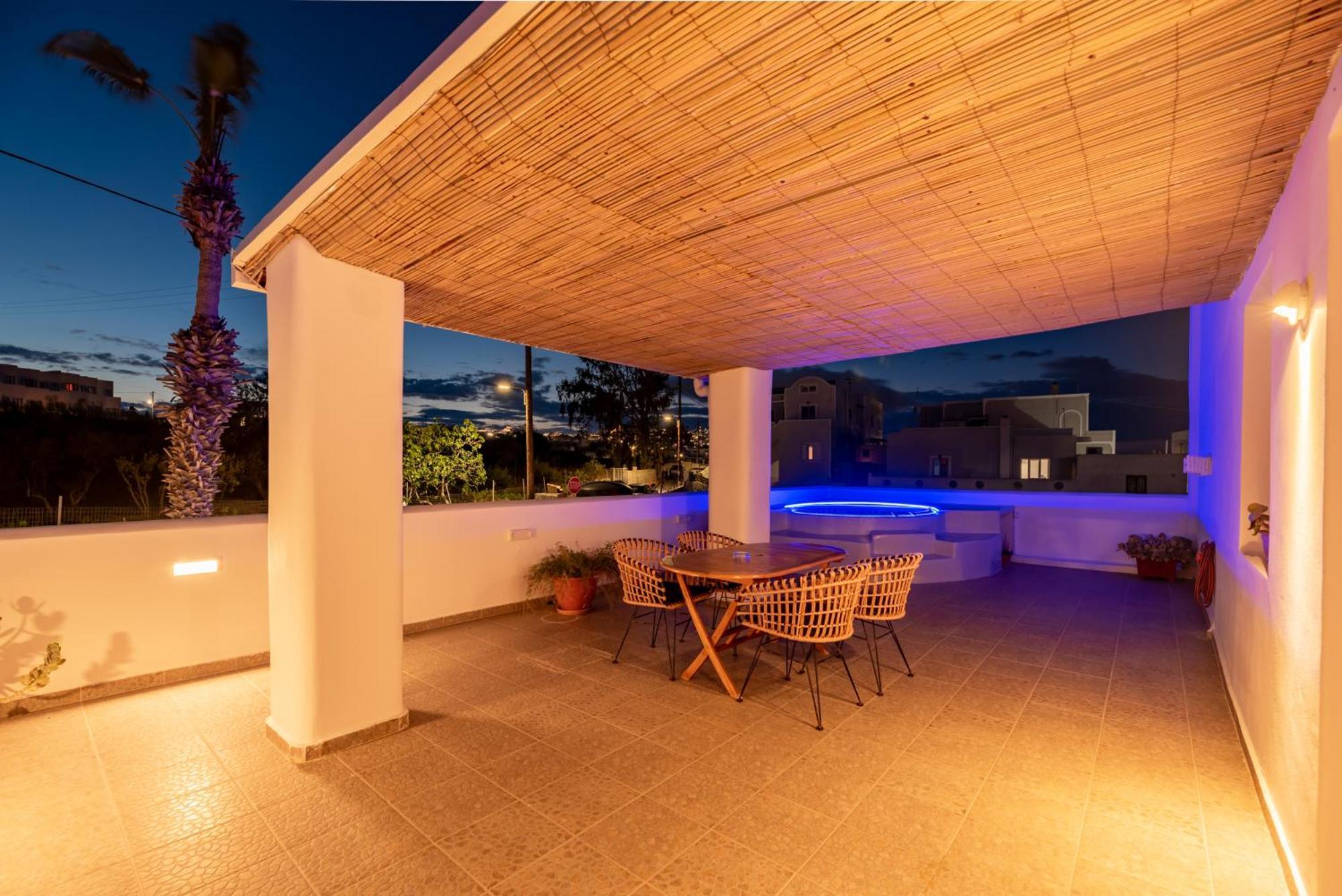 Aerenia Luxury Suites Karterados  Exteriör bild