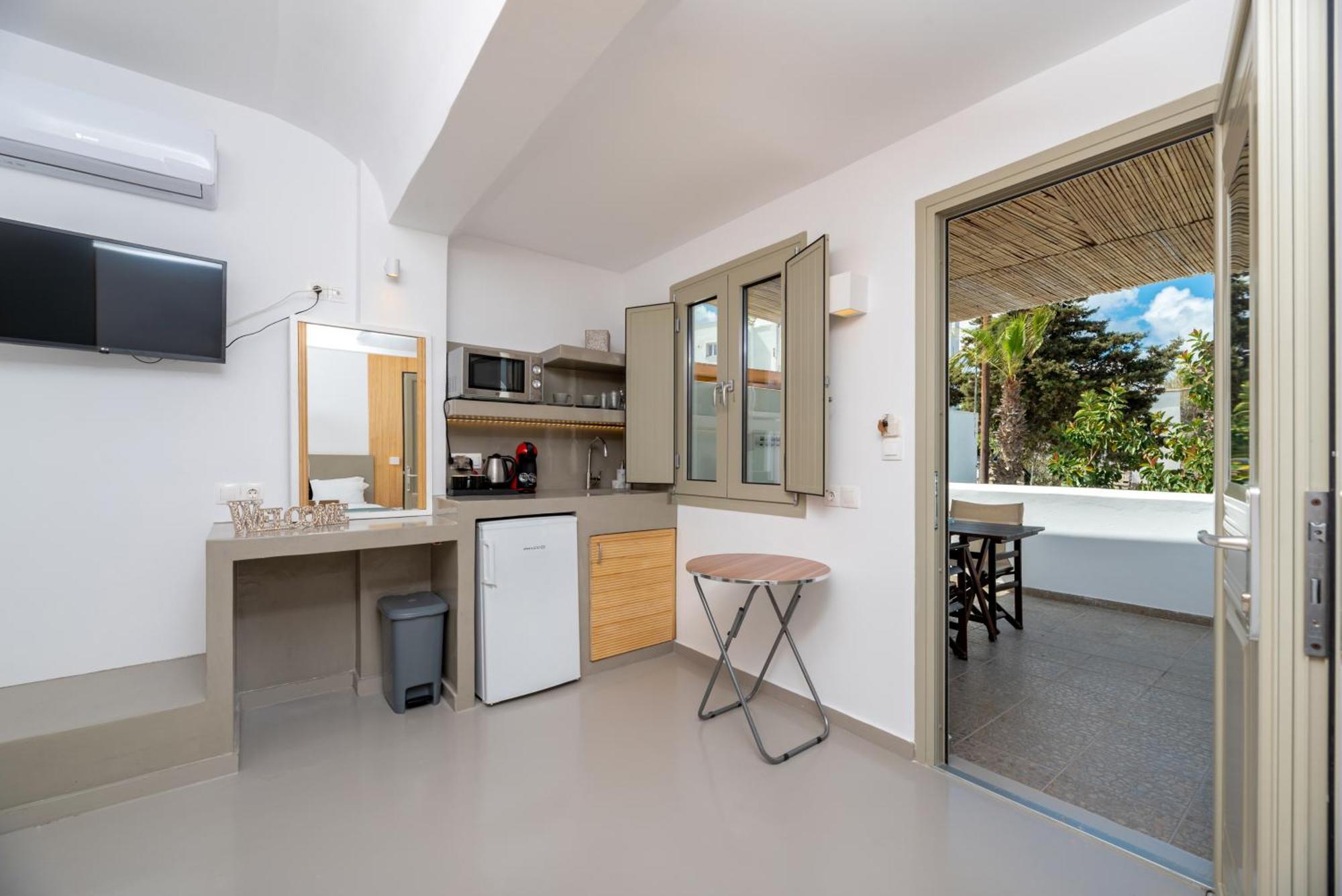 Aerenia Luxury Suites Karterados  Exteriör bild