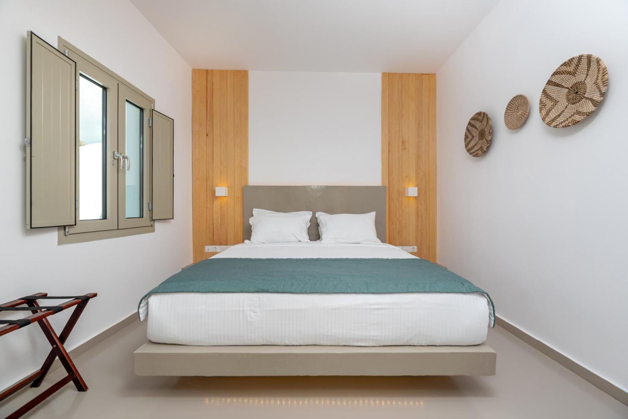 Aerenia Luxury Suites Karterados  Exteriör bild